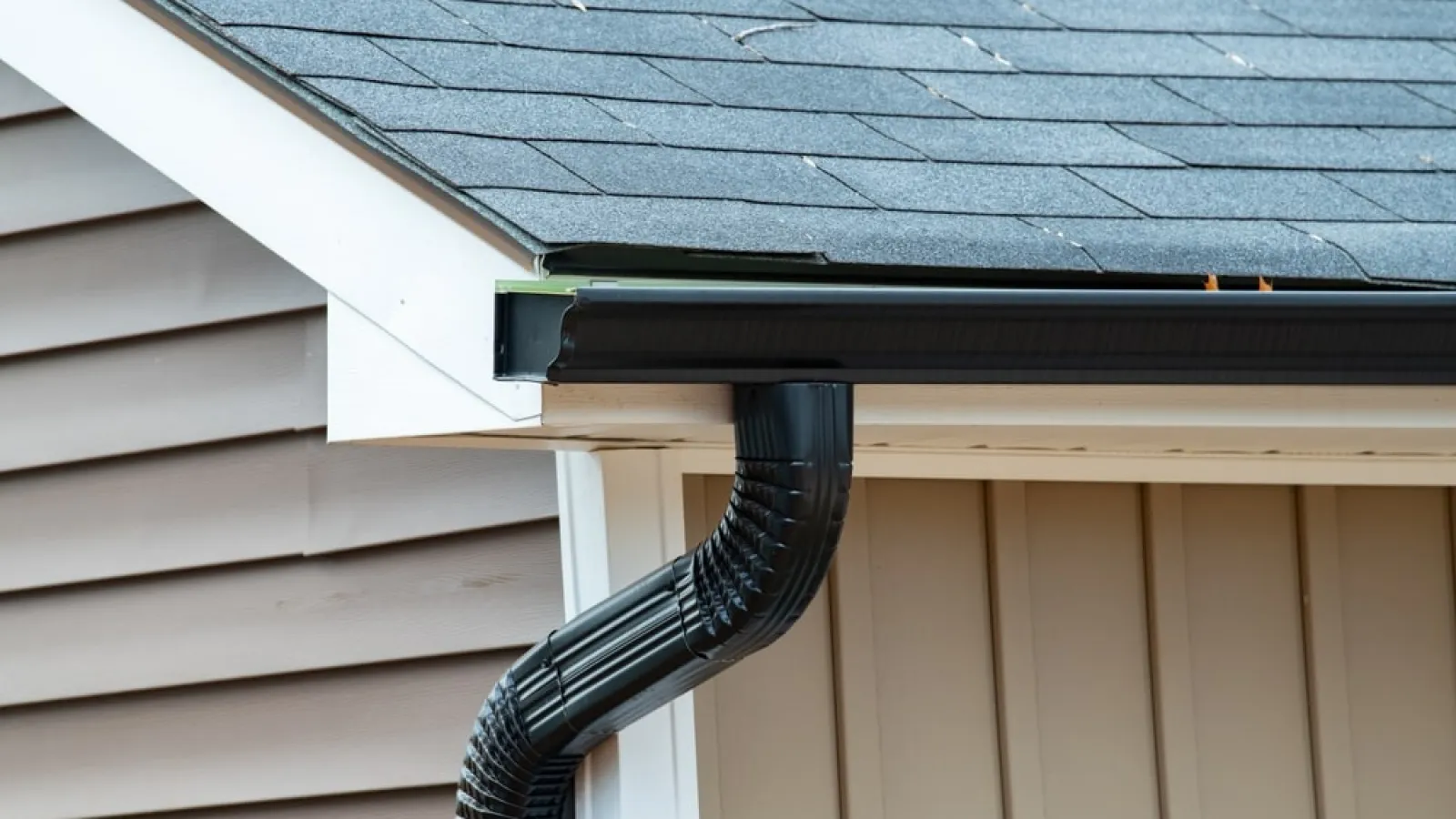 New seamless gutter and downspout detail on a Central Florida home
